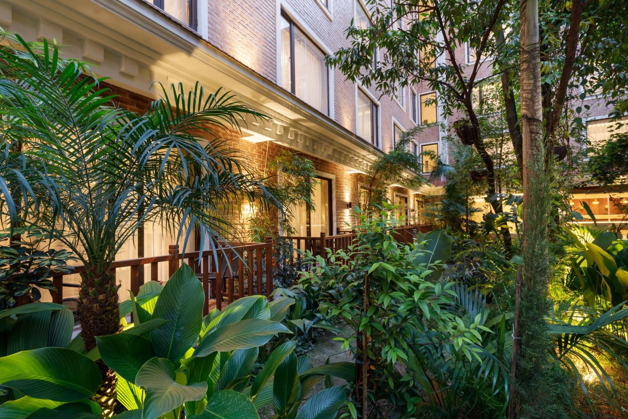 Hotel Thrive, A Tropical Courtyard Kathmandu Exterior photo