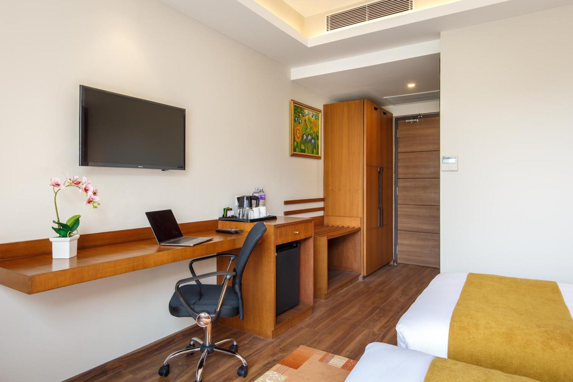 Hotel Thrive, A Tropical Courtyard Kathmandu Exterior photo